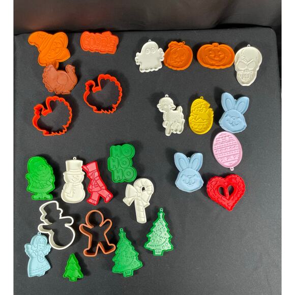 Vintage Holiday, Hallmark Cookie Cutters, Bakeware Christmas Thanksgiving & More - Picture 1 of 6